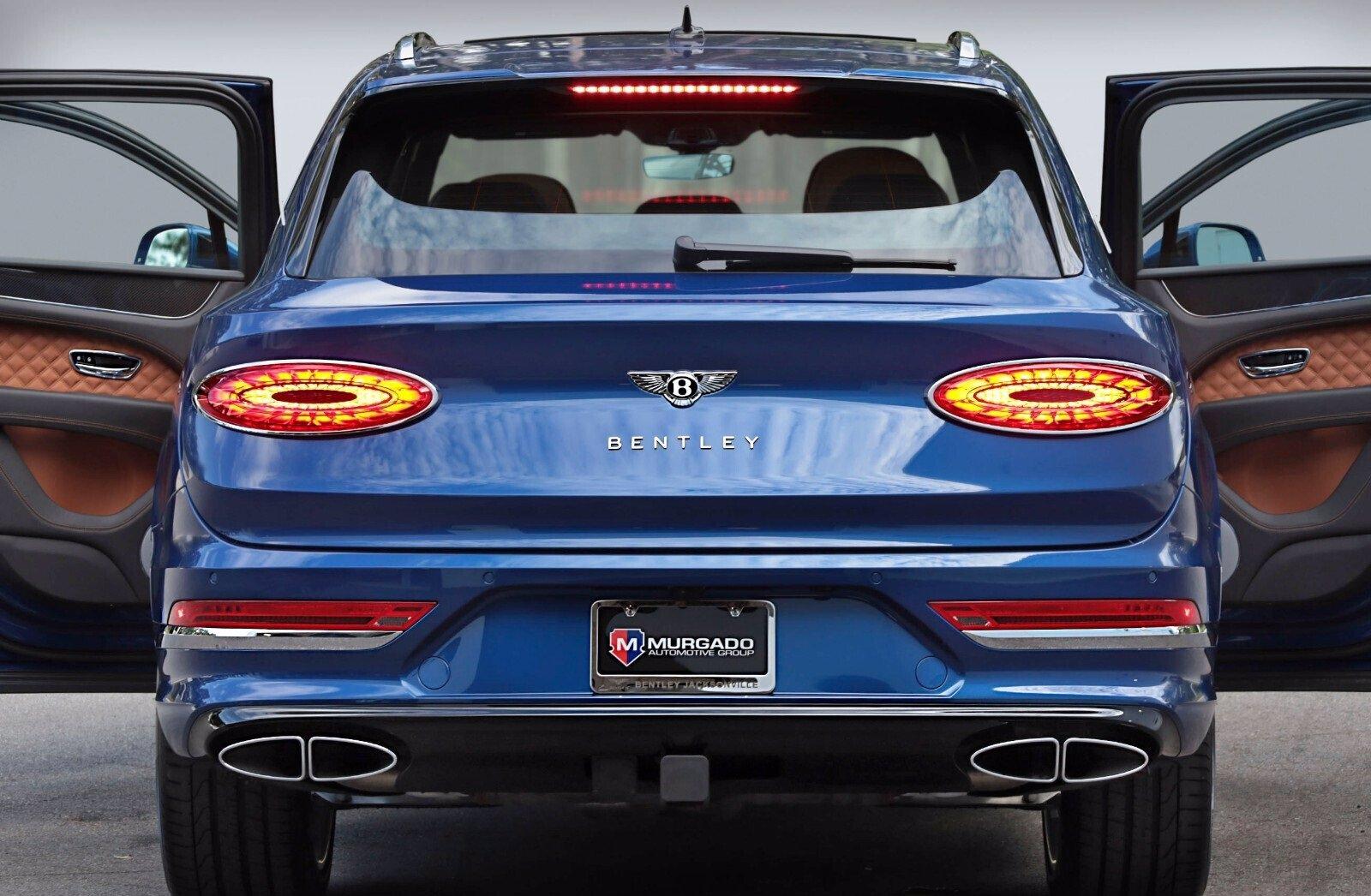 2021 Bentley Bentayga V8 photo 4