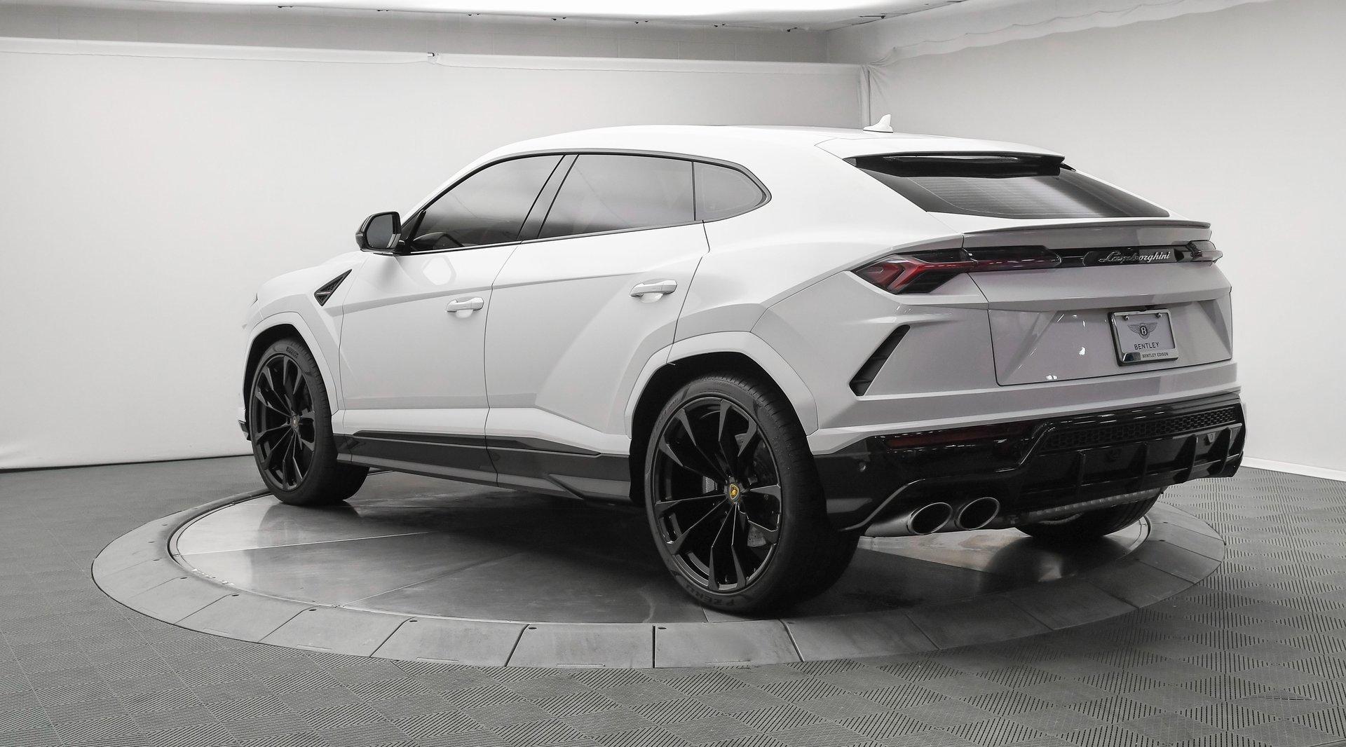 Used-2022-Lamborghini-Urus-