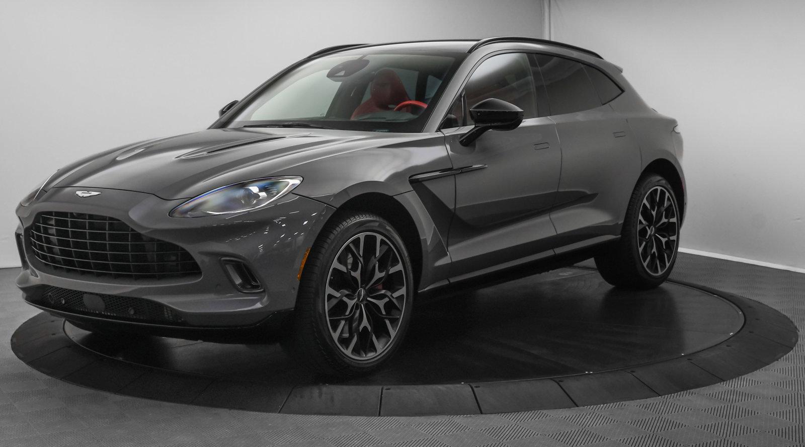 Aston Martin DBX セーフティカー 2021 2021 Aston Martin DBX Shines When Driven Hard