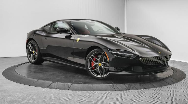 Ferrari Roma カタログ Ferrari Roma モデルカー 1:8スケール、レッドの | Ferrari®